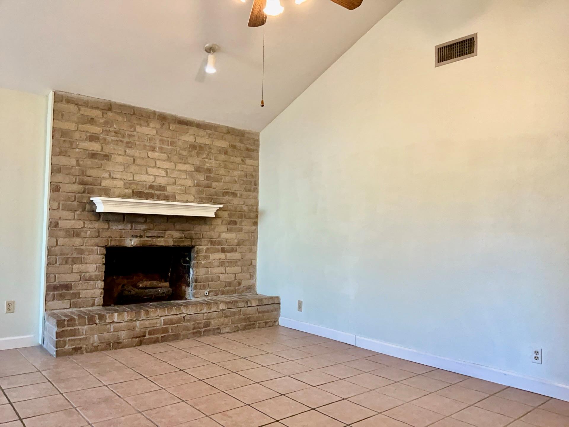 408 E Central Dr Property Photo 3