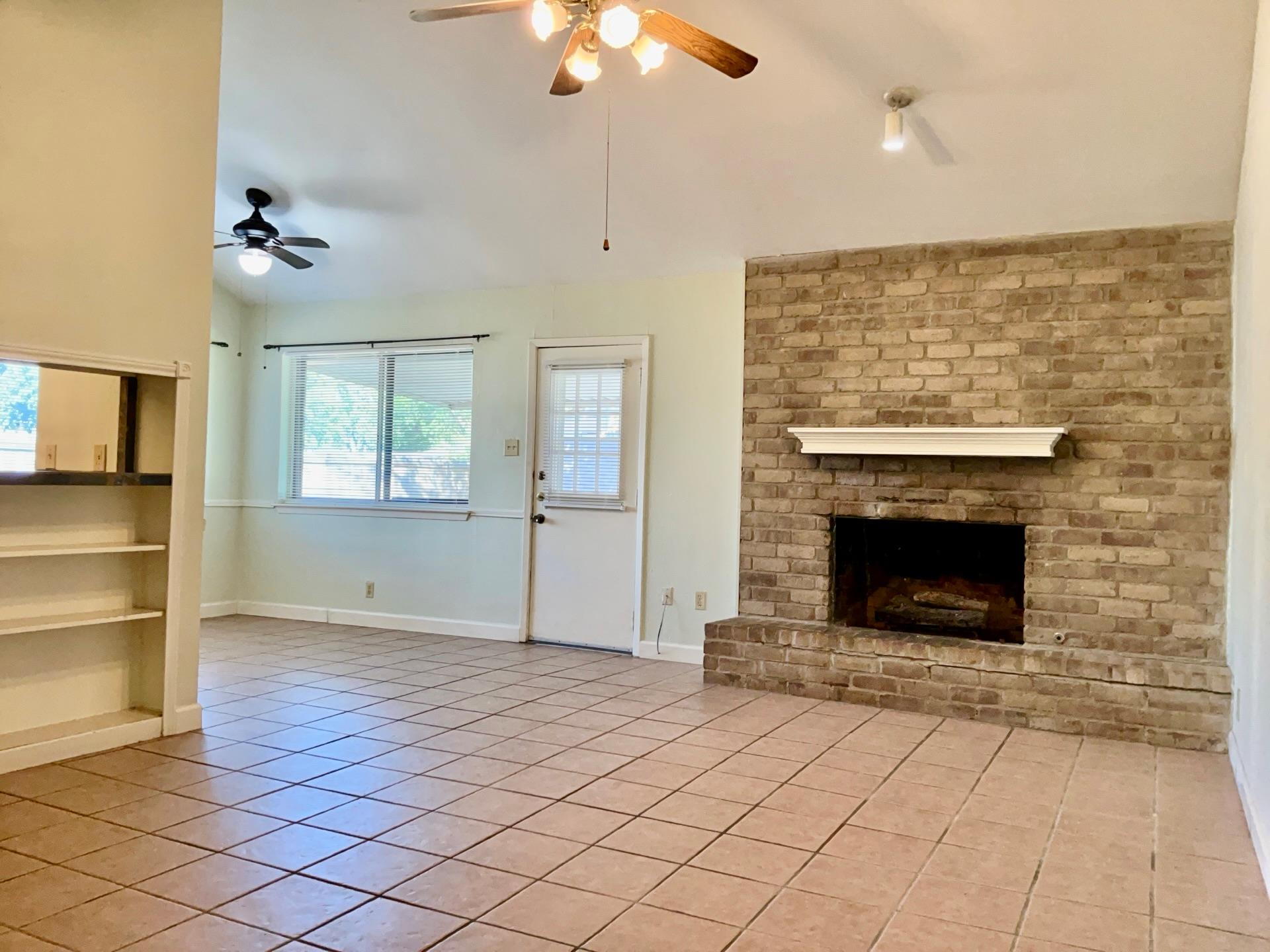 408 E Central Dr Property Photo 4