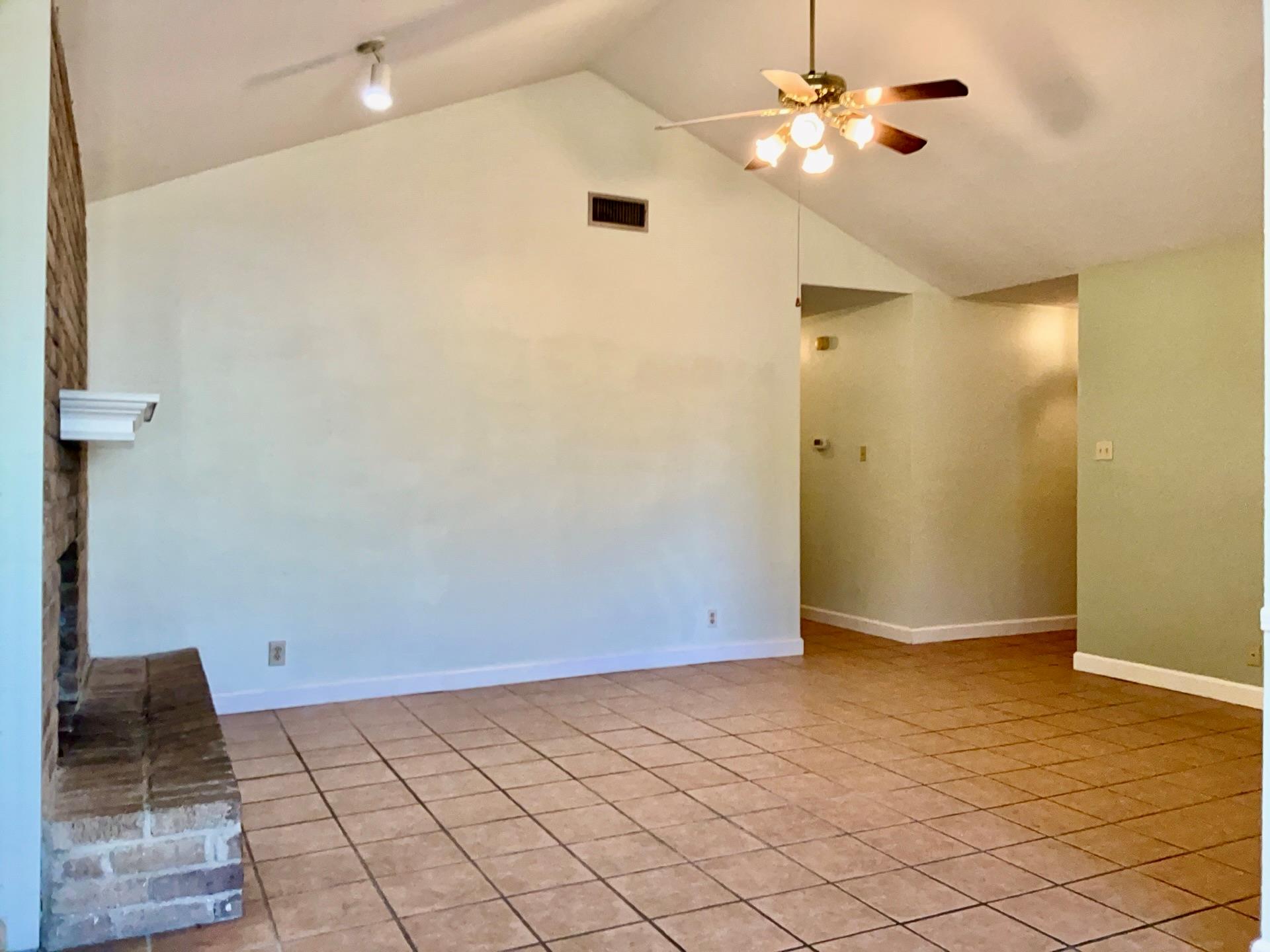 408 E Central Dr Property Photo 5