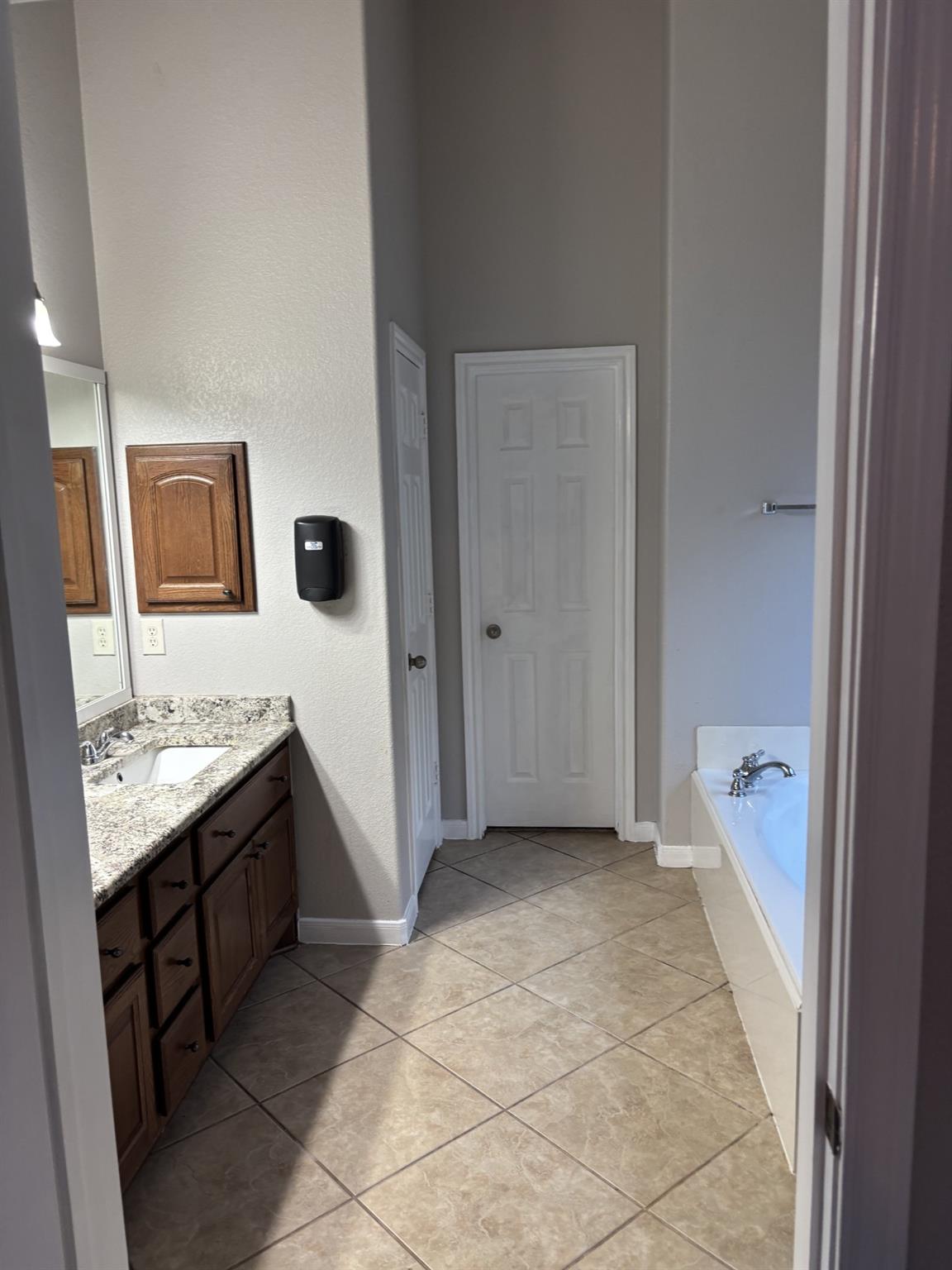 404 E Nakoma Dr Property Photo 15