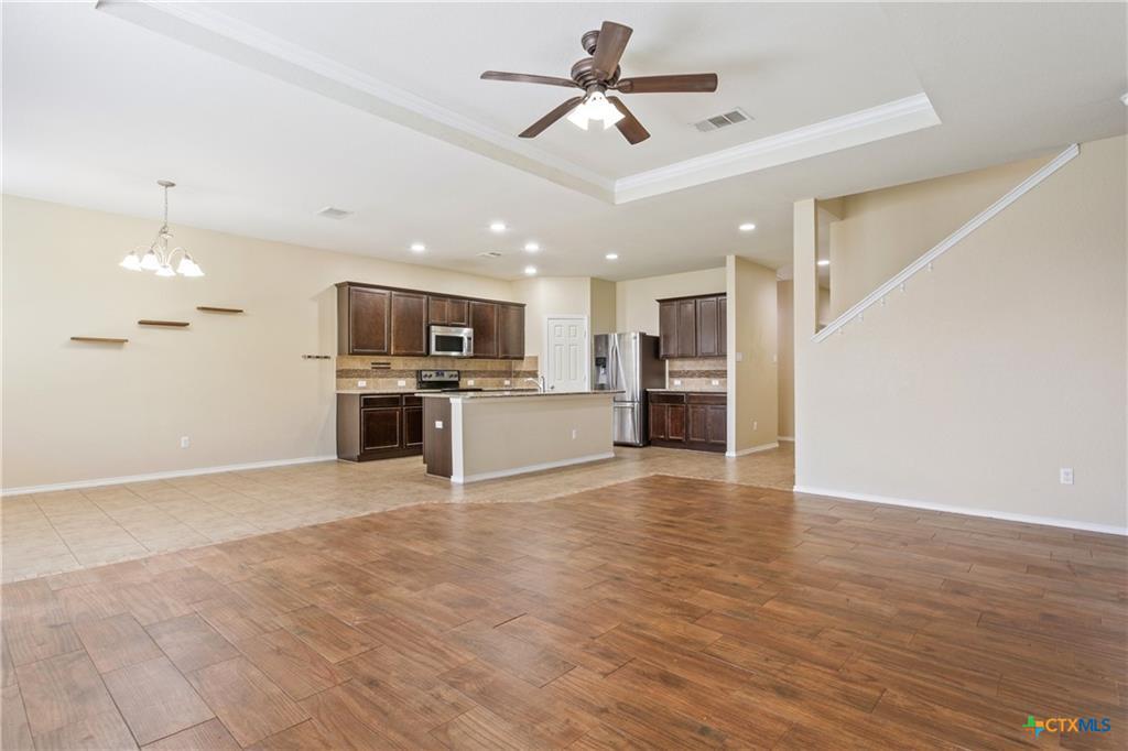 405 E Orion Dr Property Photo 4
