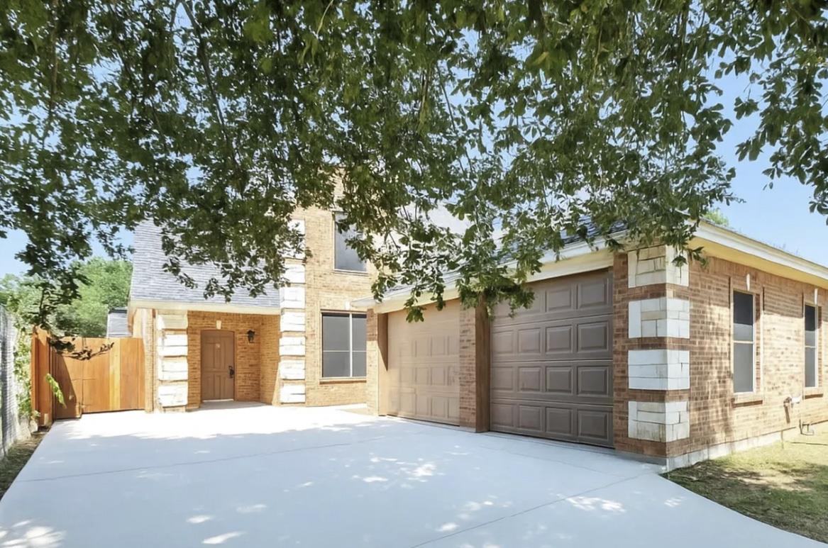 619 Comal Ave Property Photo 1