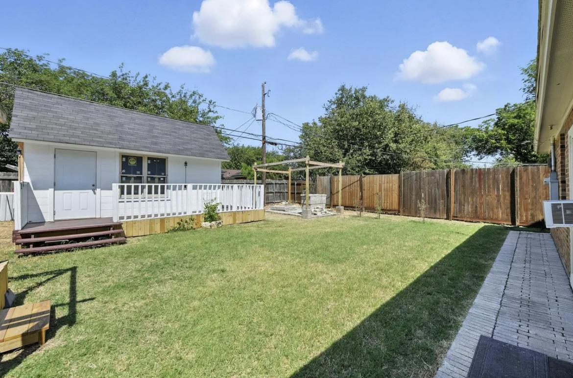 619 Comal Ave Property Photo 5