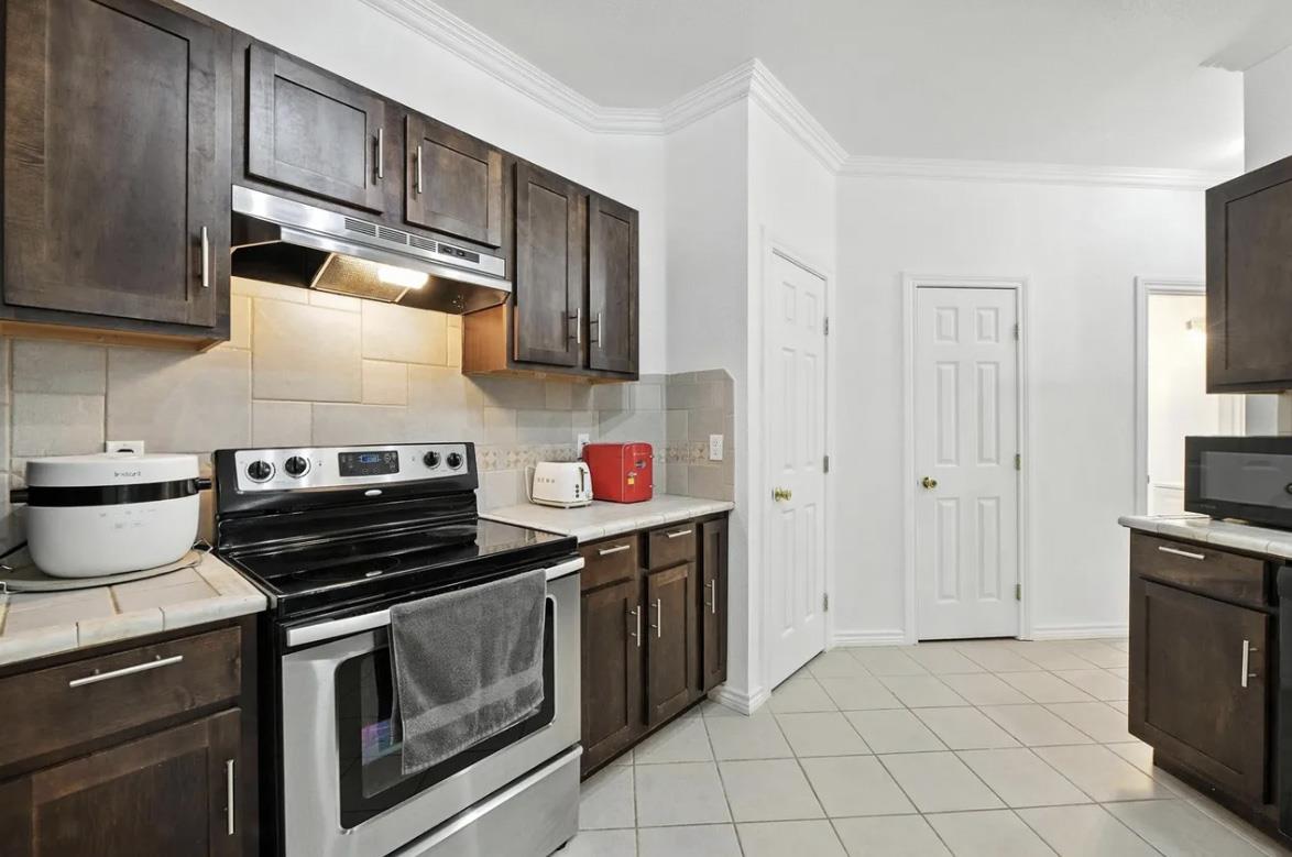 619 Comal Ave Property Photo 12