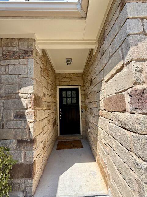 637 Palmilla St Property Photo 2