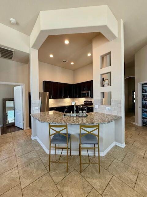 637 Palmilla St Property Photo 9