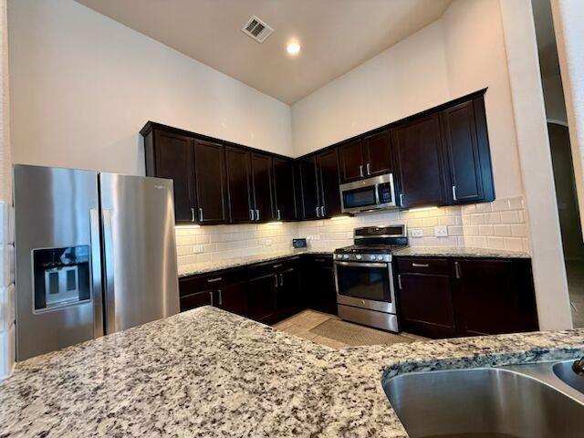 637 Palmilla St Property Photo 10