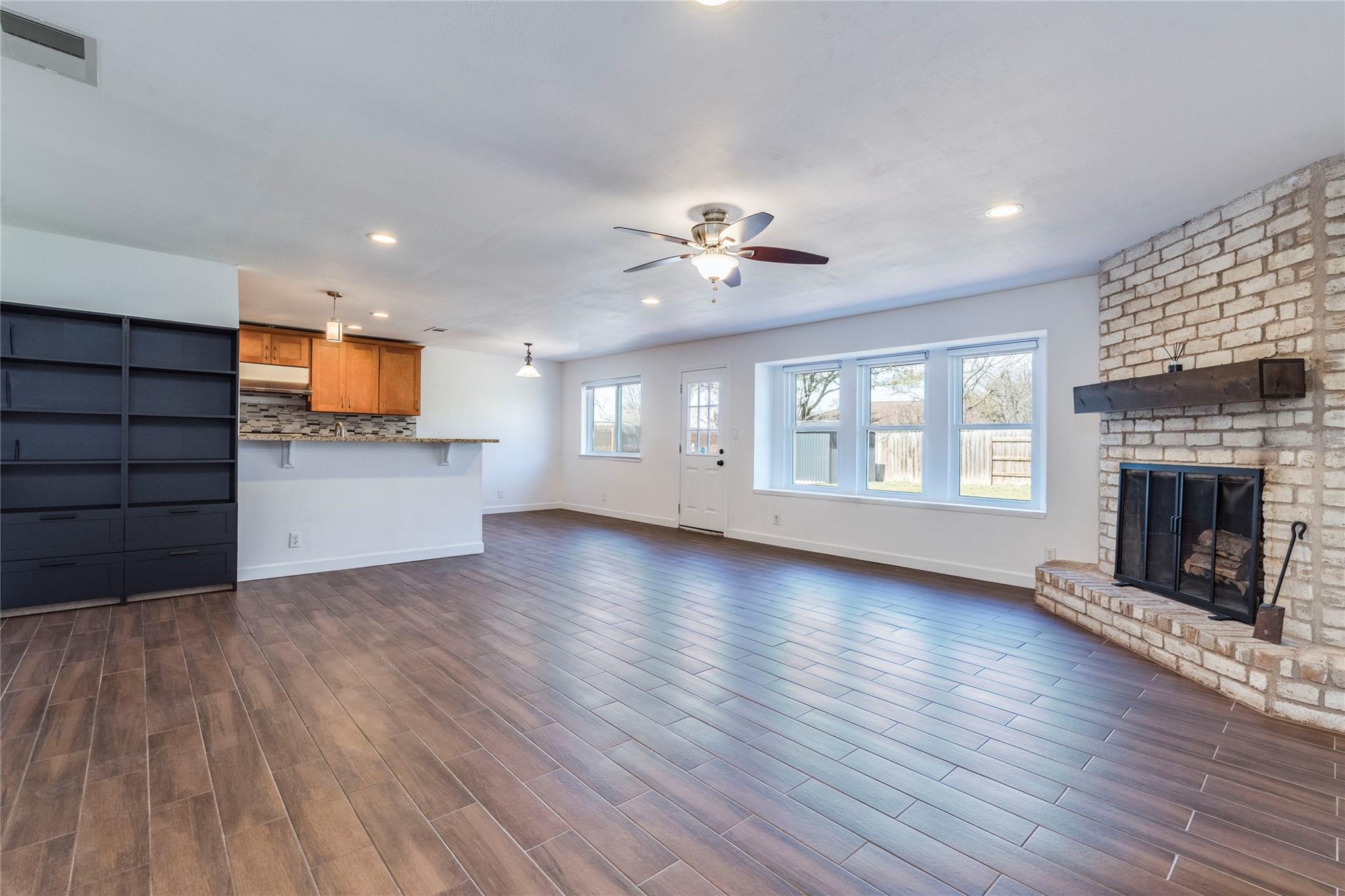 1612 Woodgreen Dr Property Photo