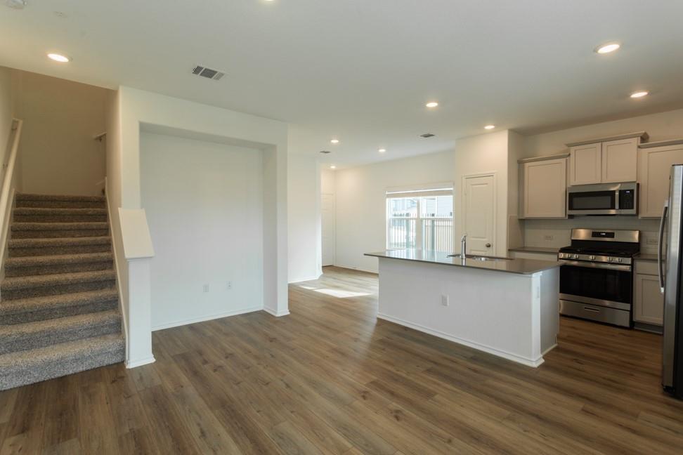 7104 Spotted Leaf Way Property Photo 5