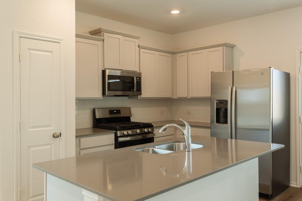 7104 Spotted Leaf Way Property Photo 7