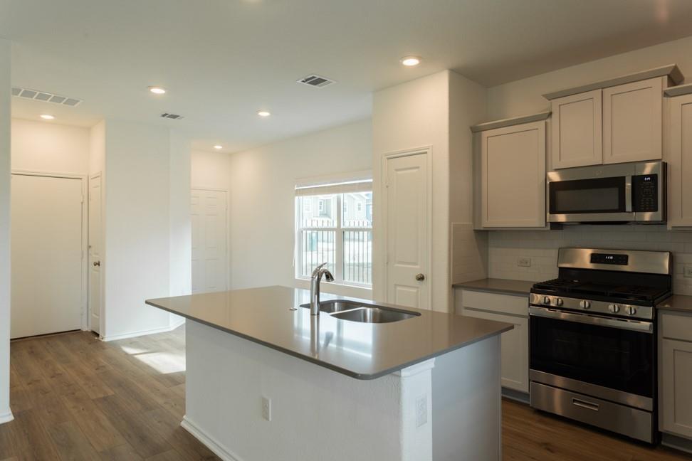 7104 Spotted Leaf Way Property Photo 9