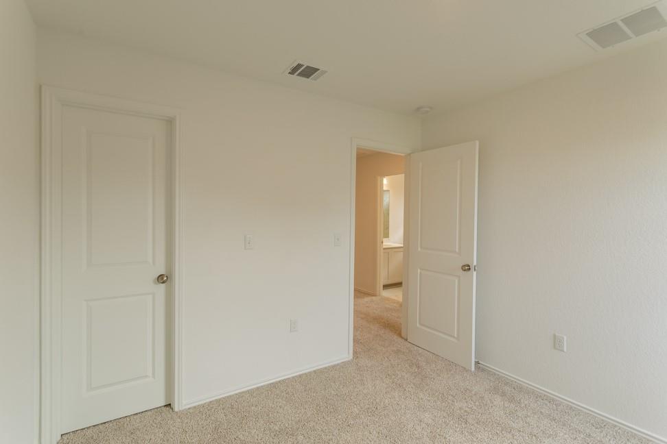 7104 Spotted Leaf Way Property Photo 26