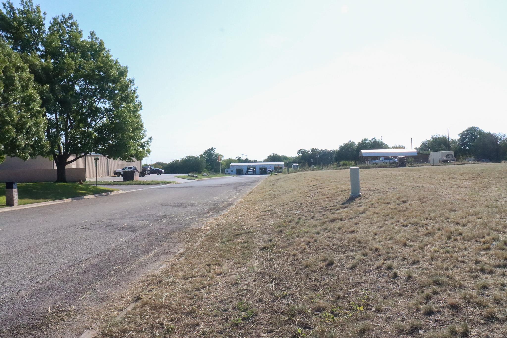 205 E Kelly Ln Property Photo 7