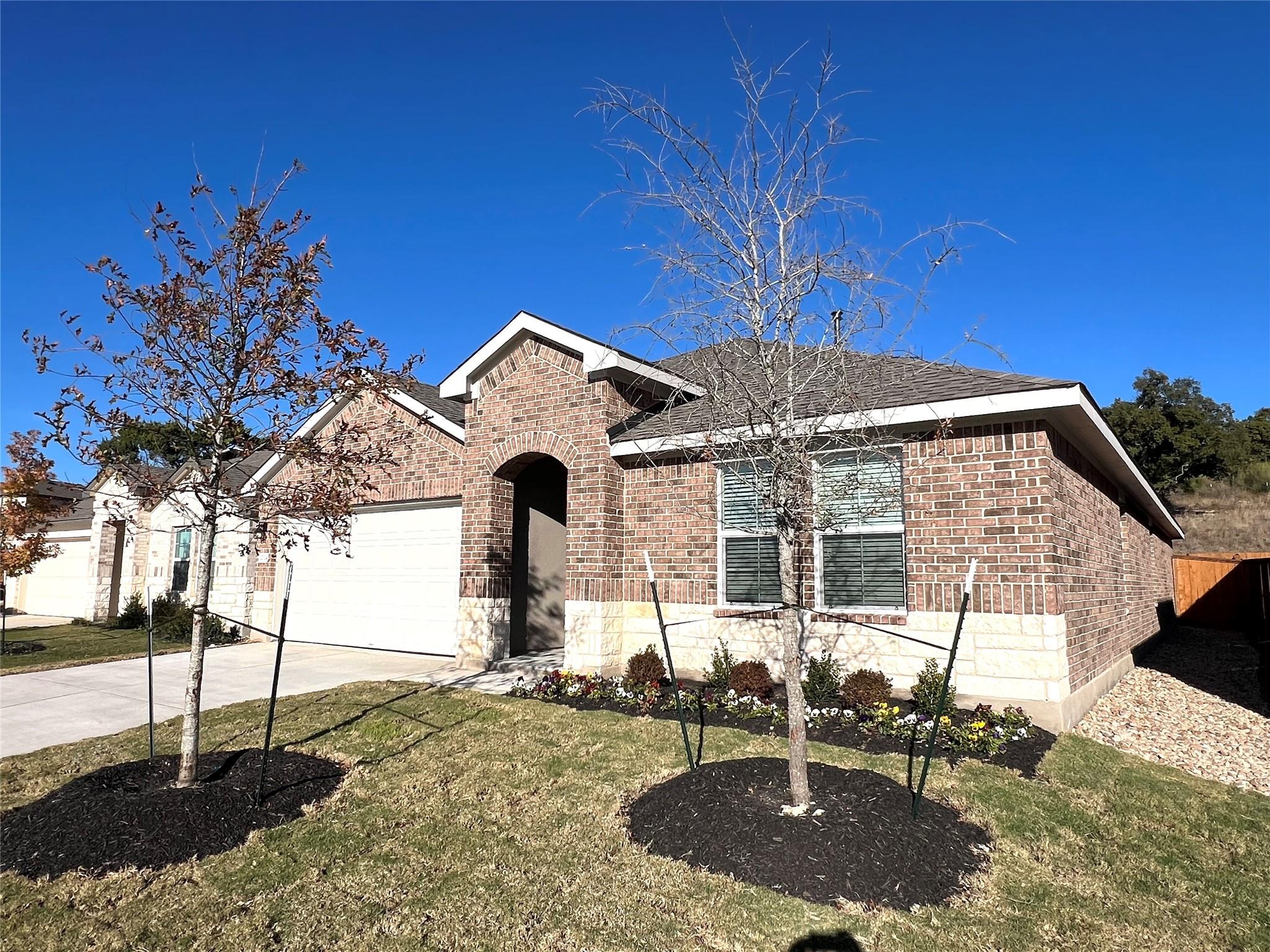 2724 Indian Clover Trl Property Photo 3