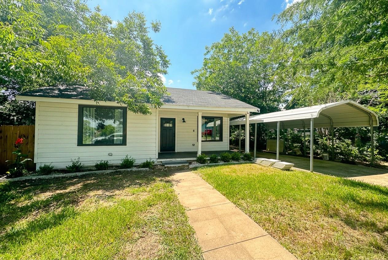 403 Lizzie St Property Photo 2