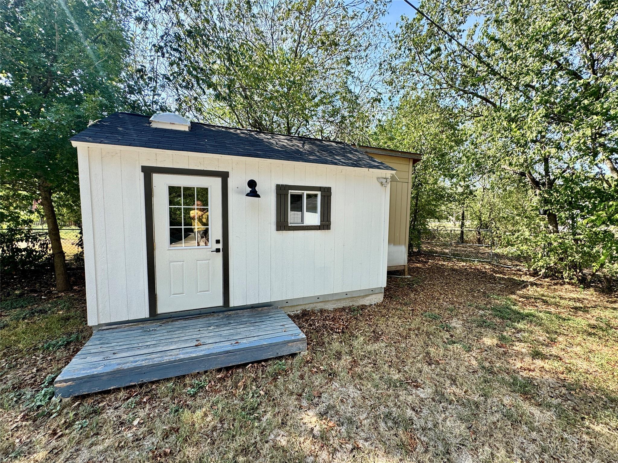 403 Lizzie St Property Photo 23