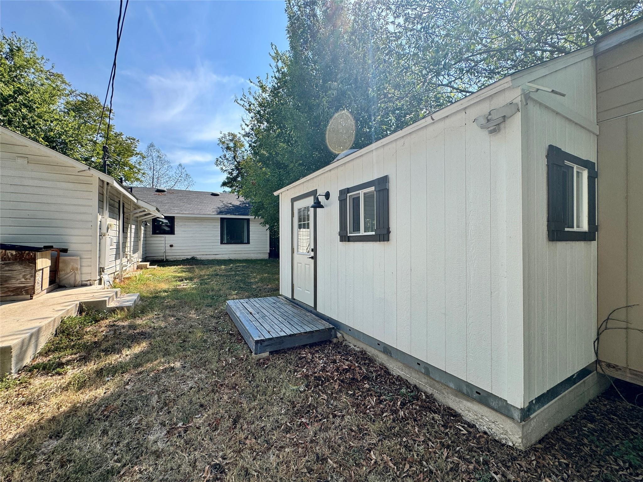 403 Lizzie St Property Photo 24