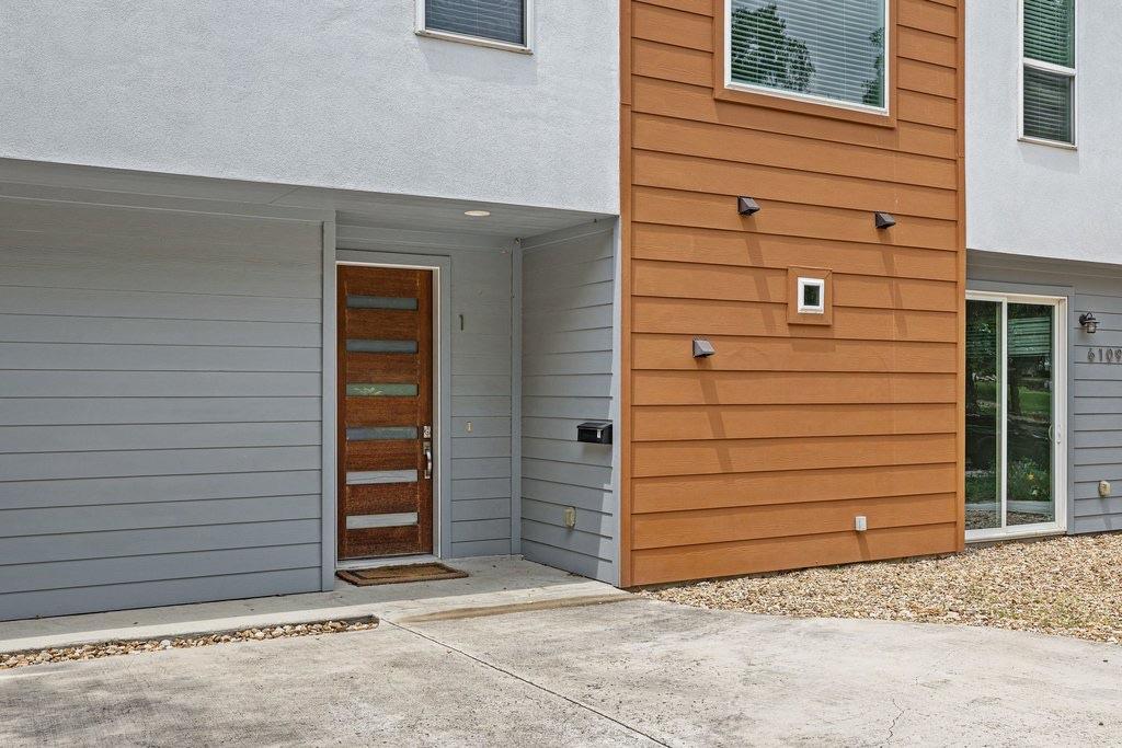 6109 Cherrylawn Cir #a Property Photo 5