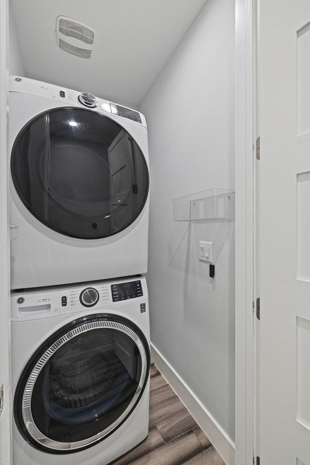 6109 Cherrylawn Cir #a Property Photo 35