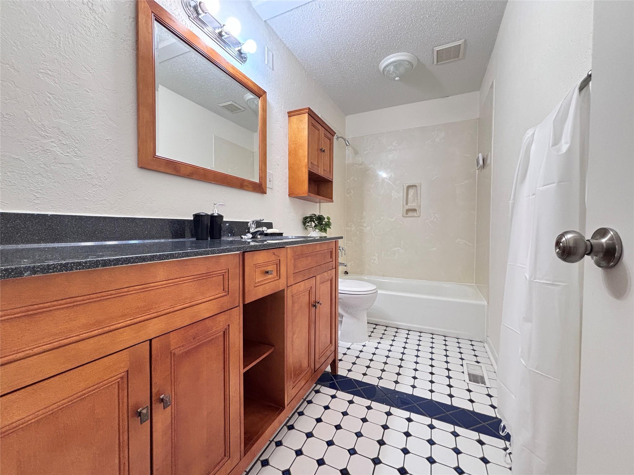 7407 Shadow Hill Dr Property Photo 16