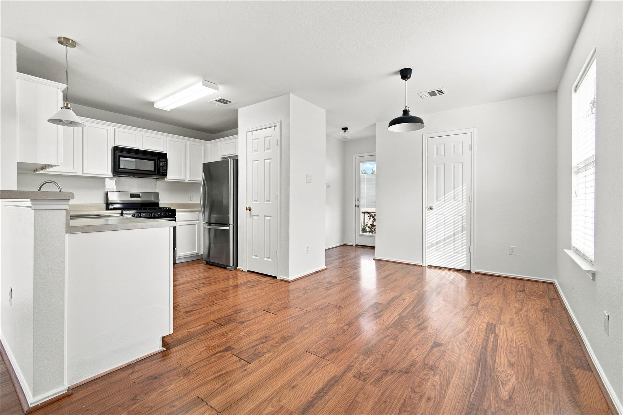 437 Haupt None Property Photo 5