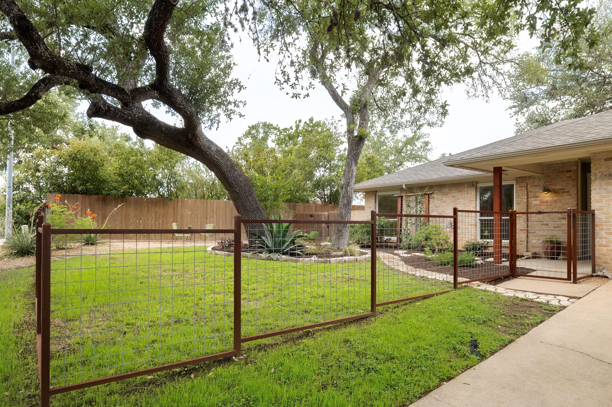 1406 Radam Cir Property Photo 5