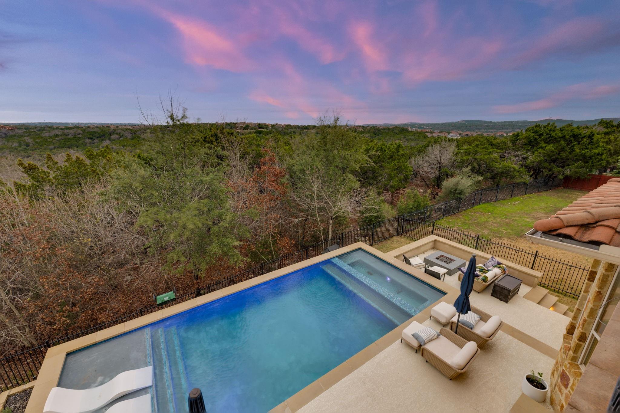 701 Horseback Holw Property Photo 33