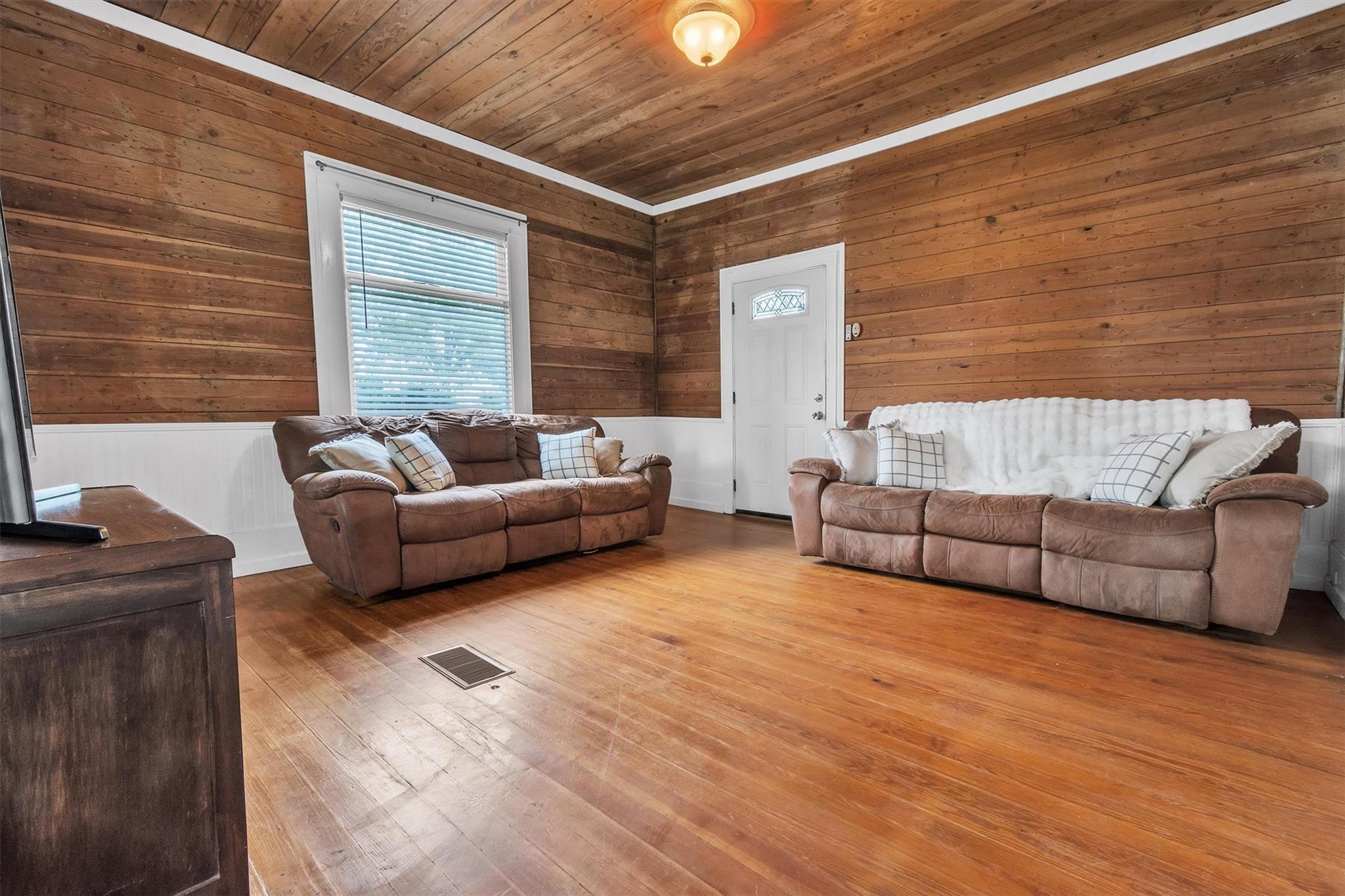 262 W Richmond St Property Photo 3