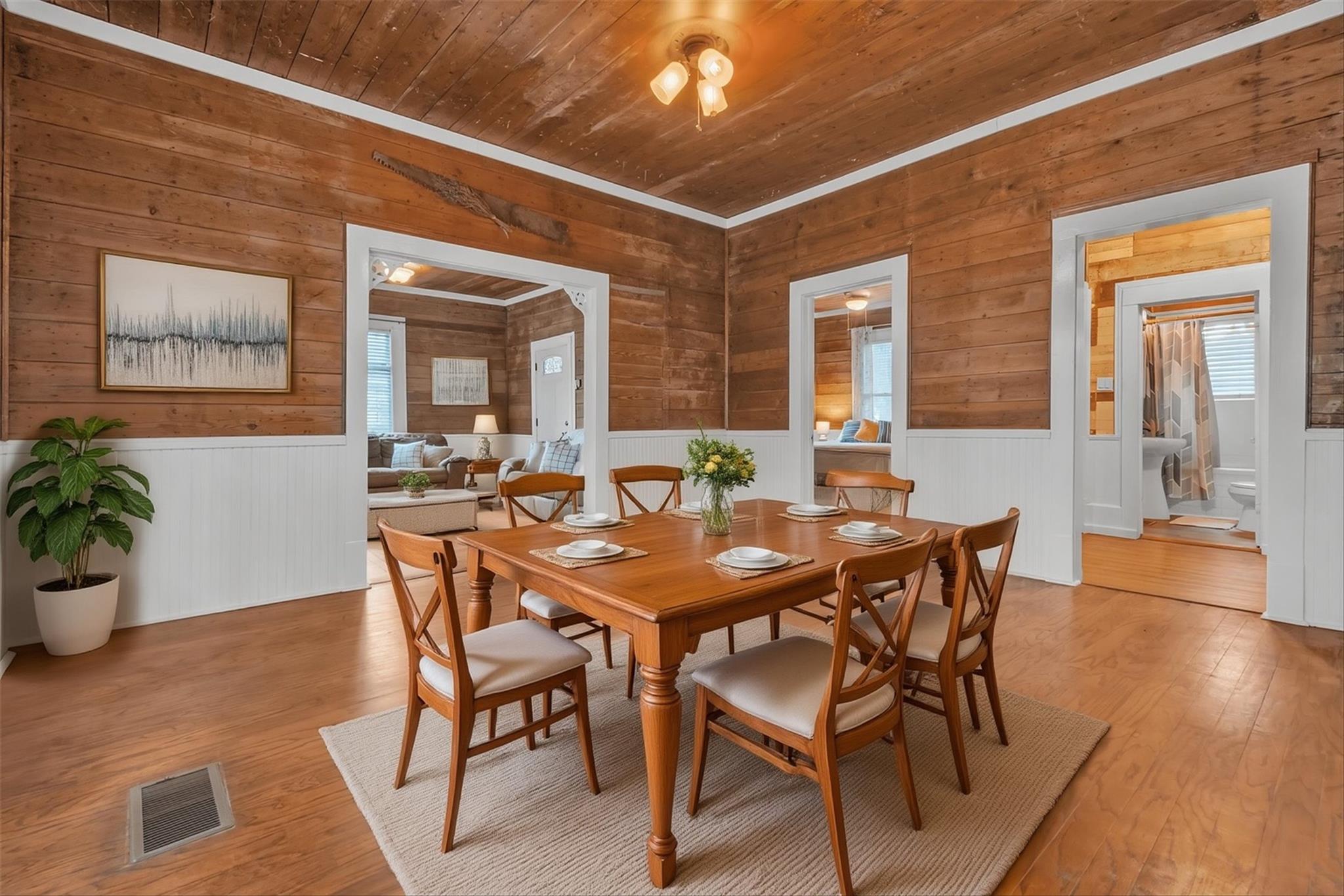 262 W Richmond St Property Photo 5