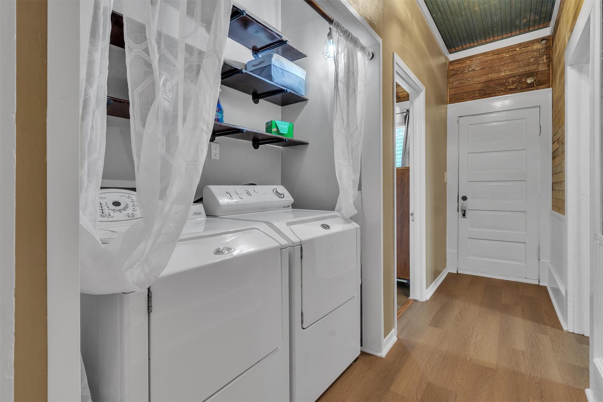 262 W Richmond St Property Photo 8