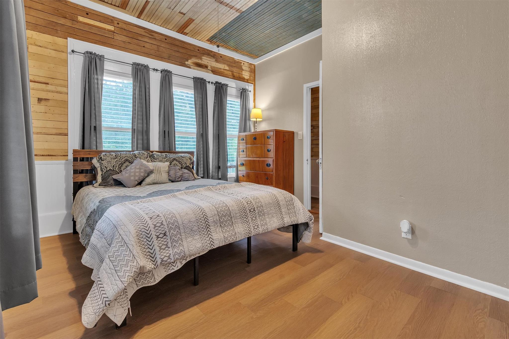 262 W Richmond St Property Photo 11