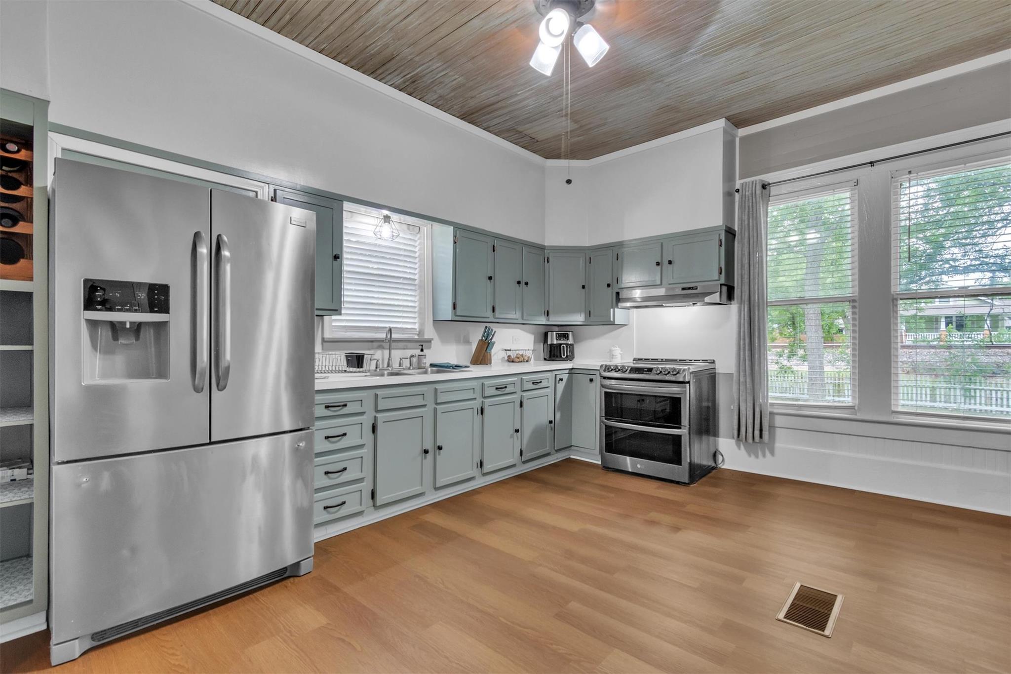 262 W Richmond St Property Photo 13