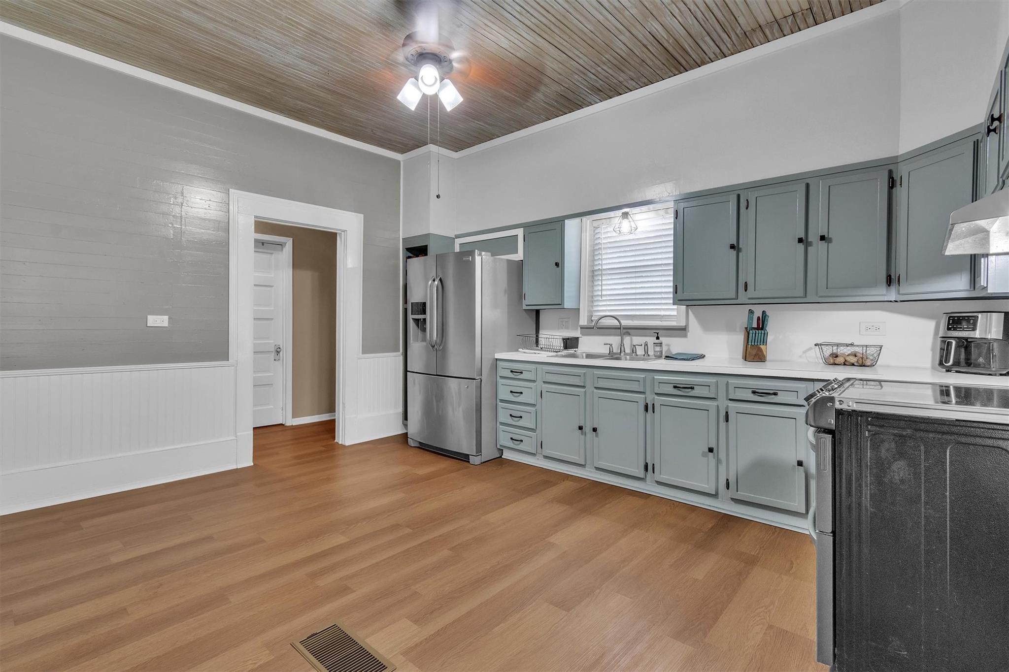 262 W Richmond St Property Photo 14