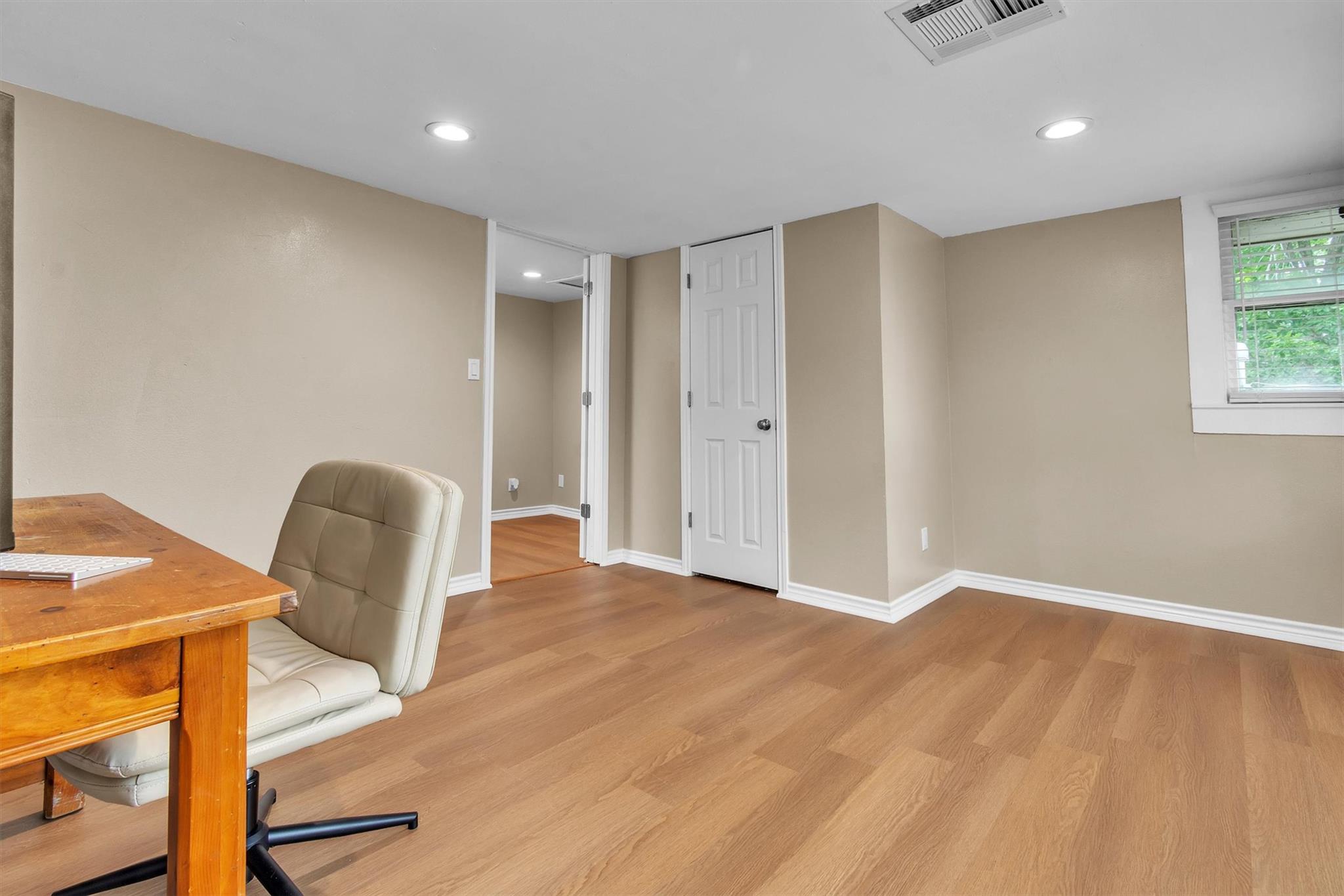 262 W Richmond St Property Photo 17