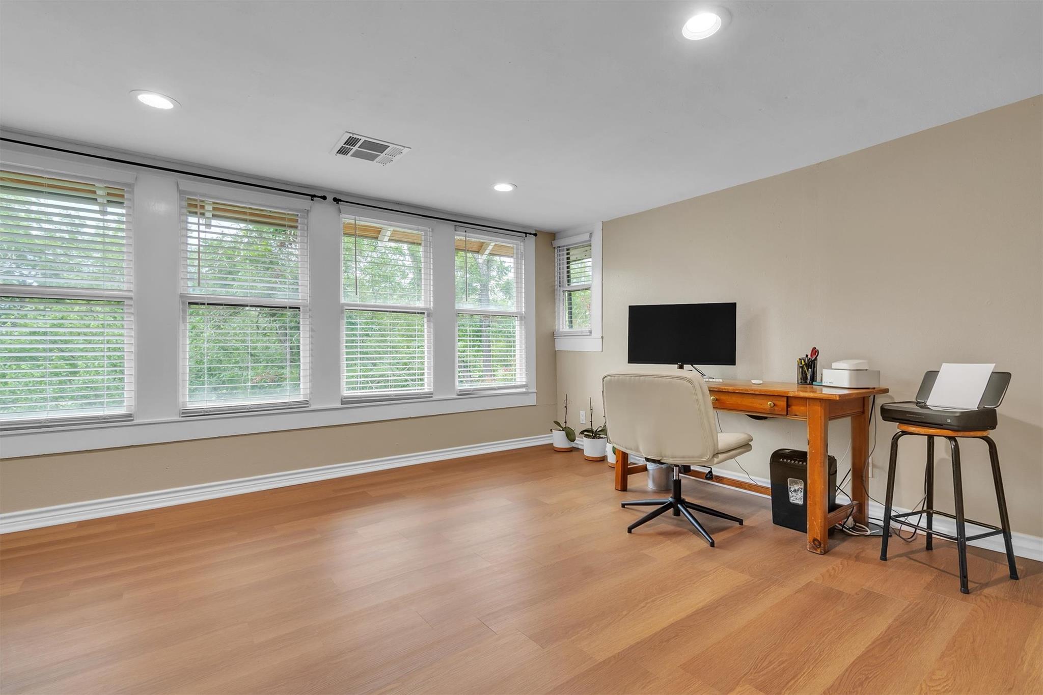 262 W Richmond St Property Photo 19