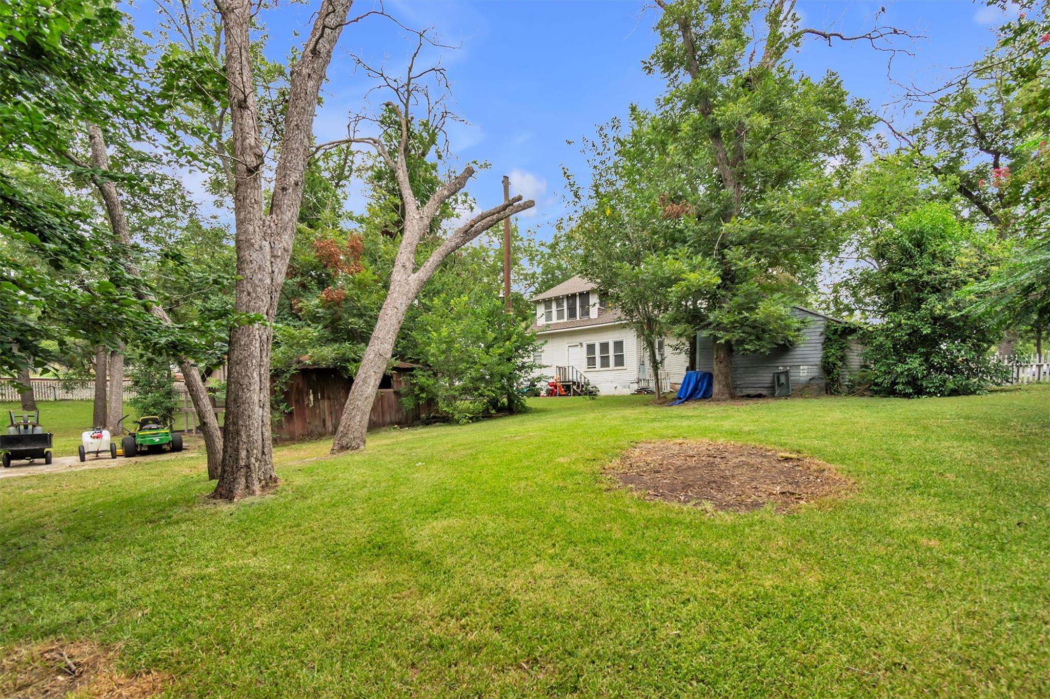 262 W Richmond St Property Photo 25