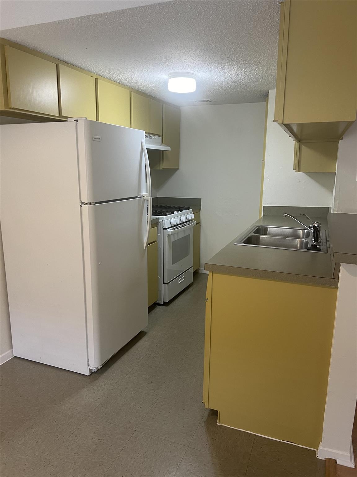 1501 W North Loop Blvd #106 Property Photo 3