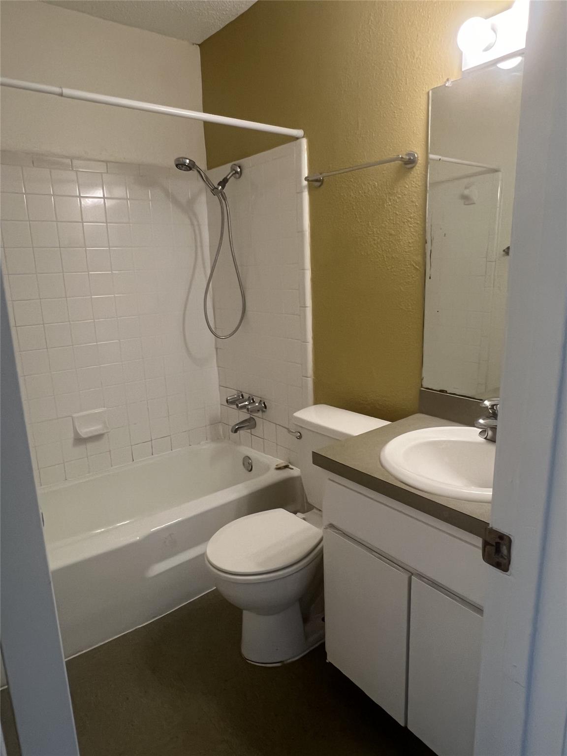 1501 W North Loop Blvd #106 Property Photo 6