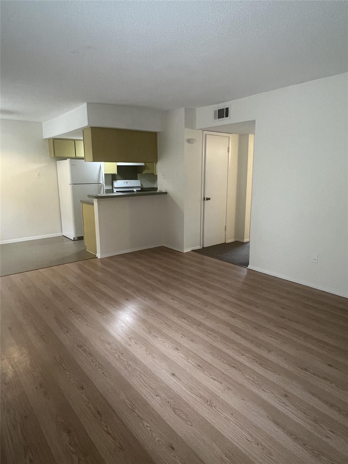 1501 W North Loop Blvd #106 Property Photo 11