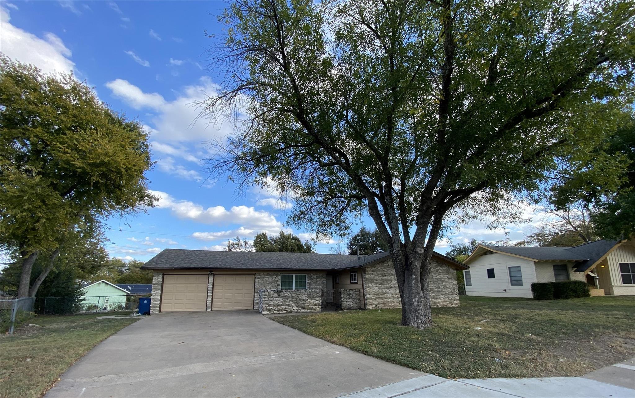 8515 Burrell Dr Property Photo 2