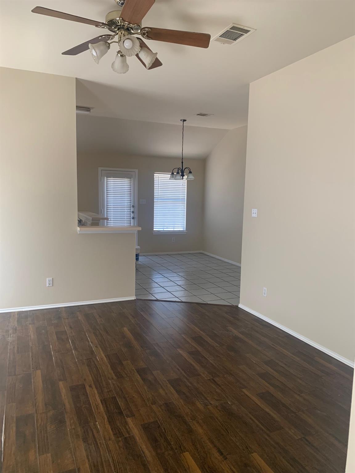 1507 Parkwood Dr Property Photo 2