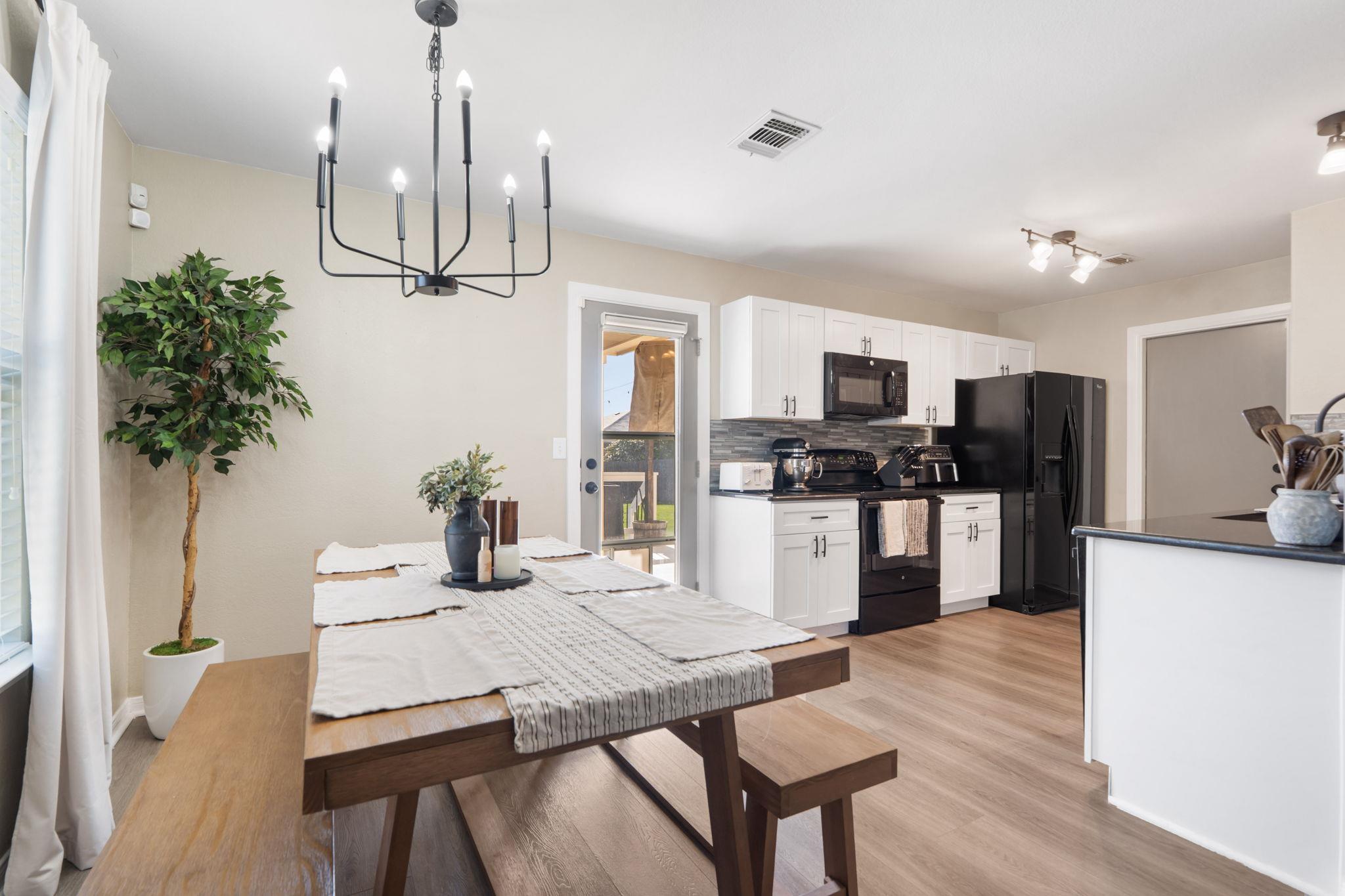 1104 Hawkeye Point Rd Property Photo 1