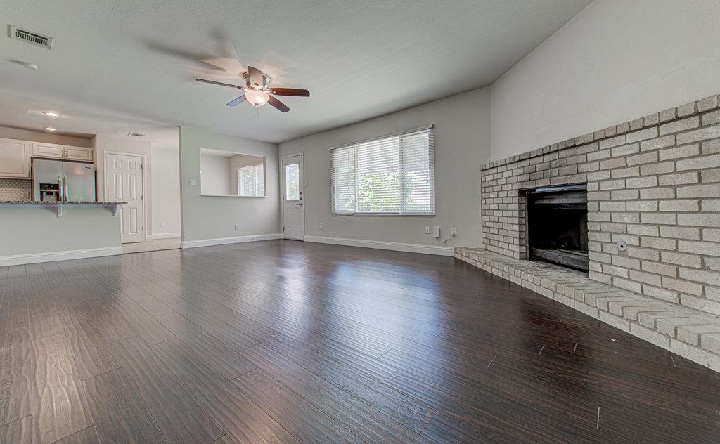 1711 Cricket Hollow Dr Property Photo 3