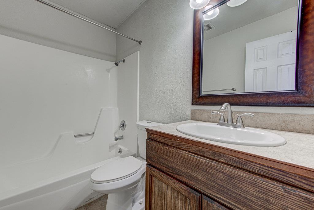 1711 Cricket Hollow Dr Property Photo 7