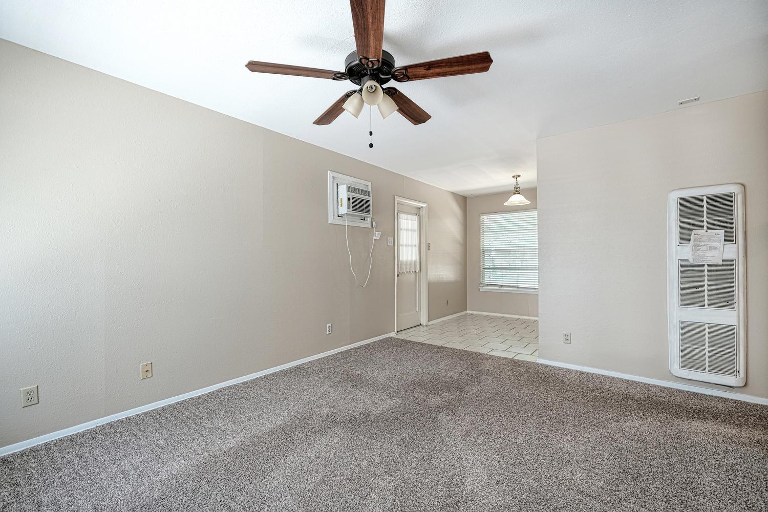 4906 Gladeview Drs Property Photo 2