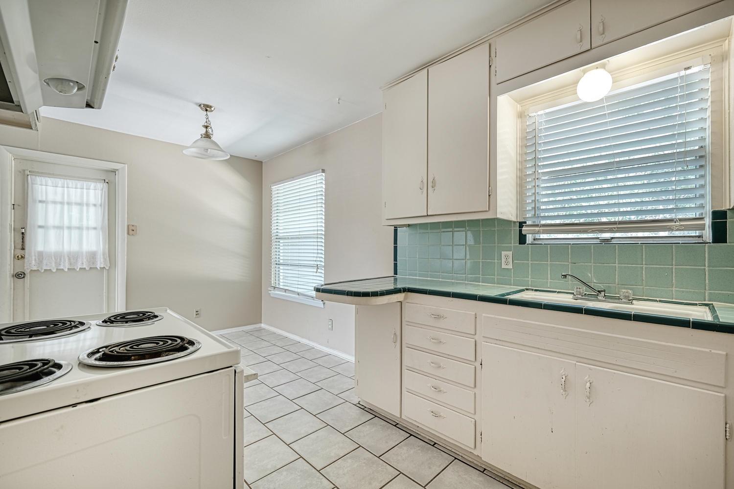 4906 Gladeview Drs Property Photo 5