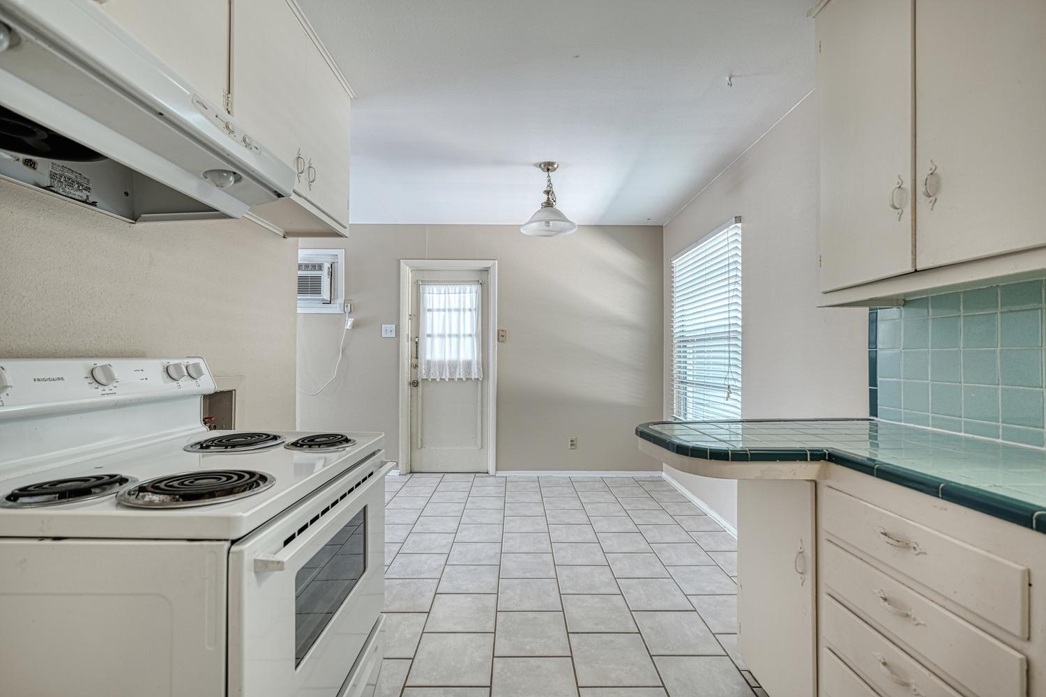 4906 Gladeview Drs Property Photo 6