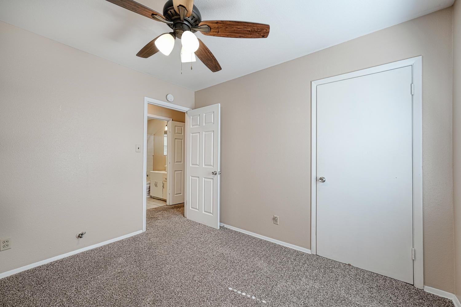4906 Gladeview Drs Property Photo 8
