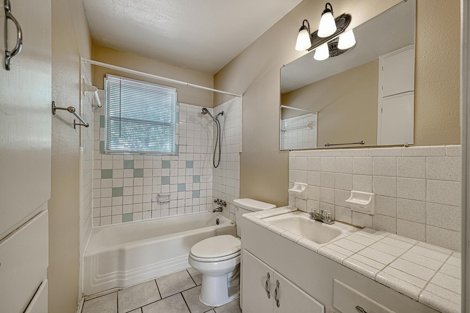 4906 Gladeview Drs Property Photo 9