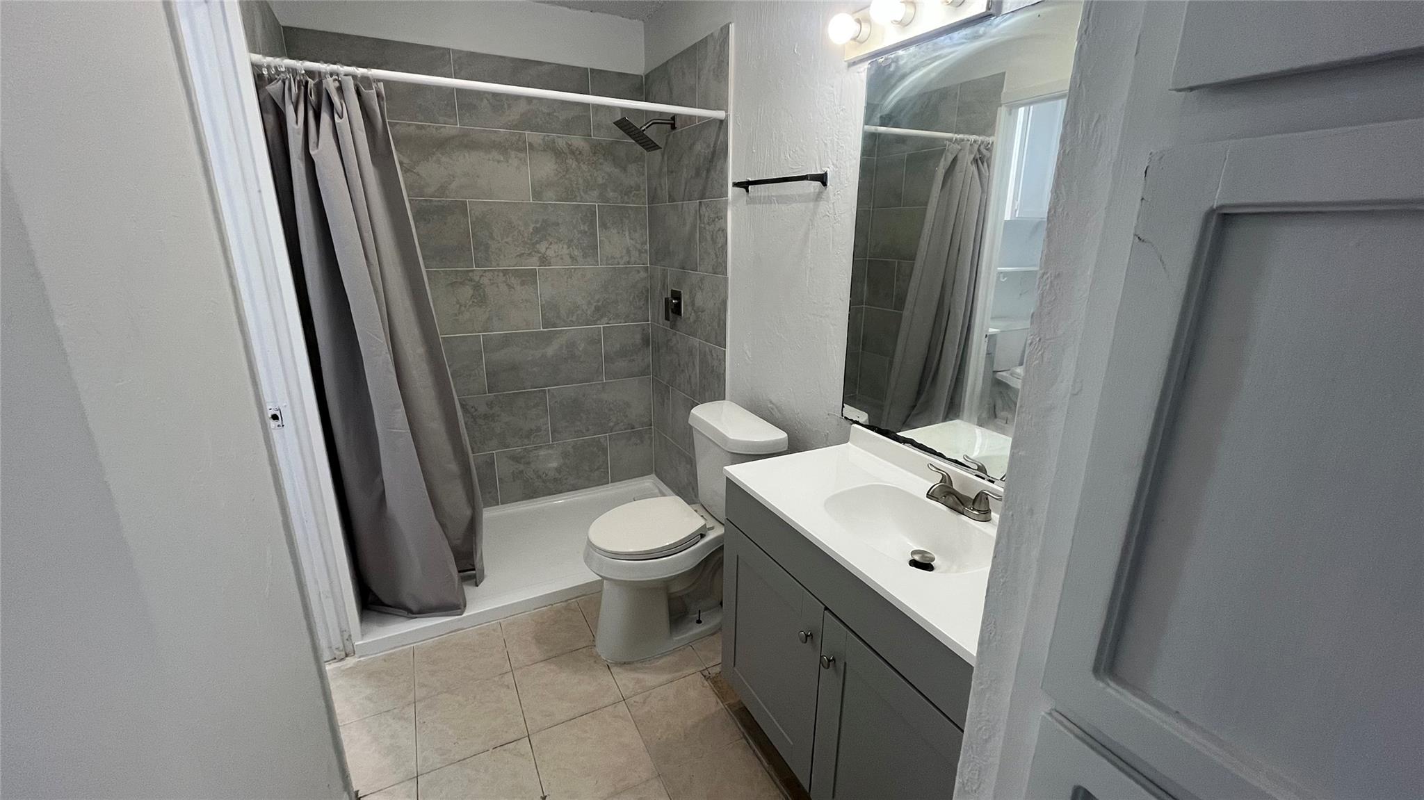 9515 Aberdeen Way #a Property Photo 6